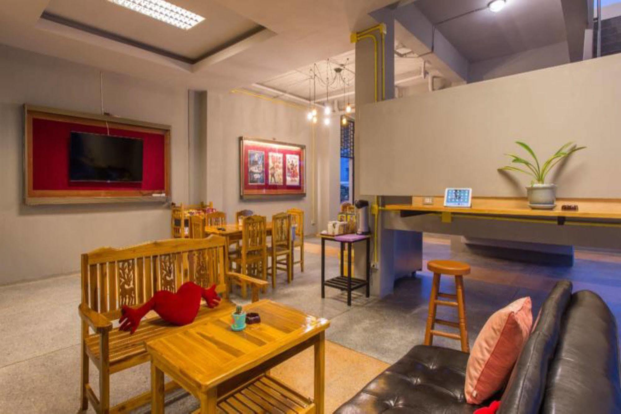 Holiday Station Hostel Krabi town Extérieur photo