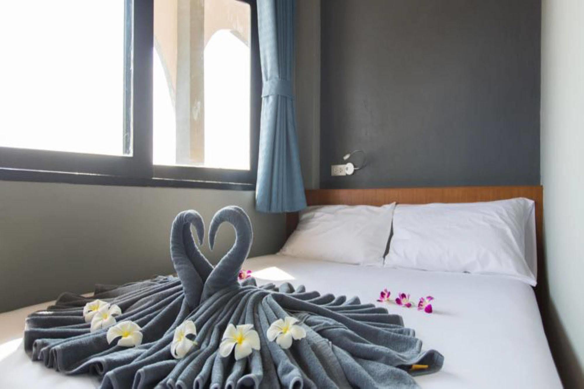 Holiday Station Hostel Krabi town Extérieur photo