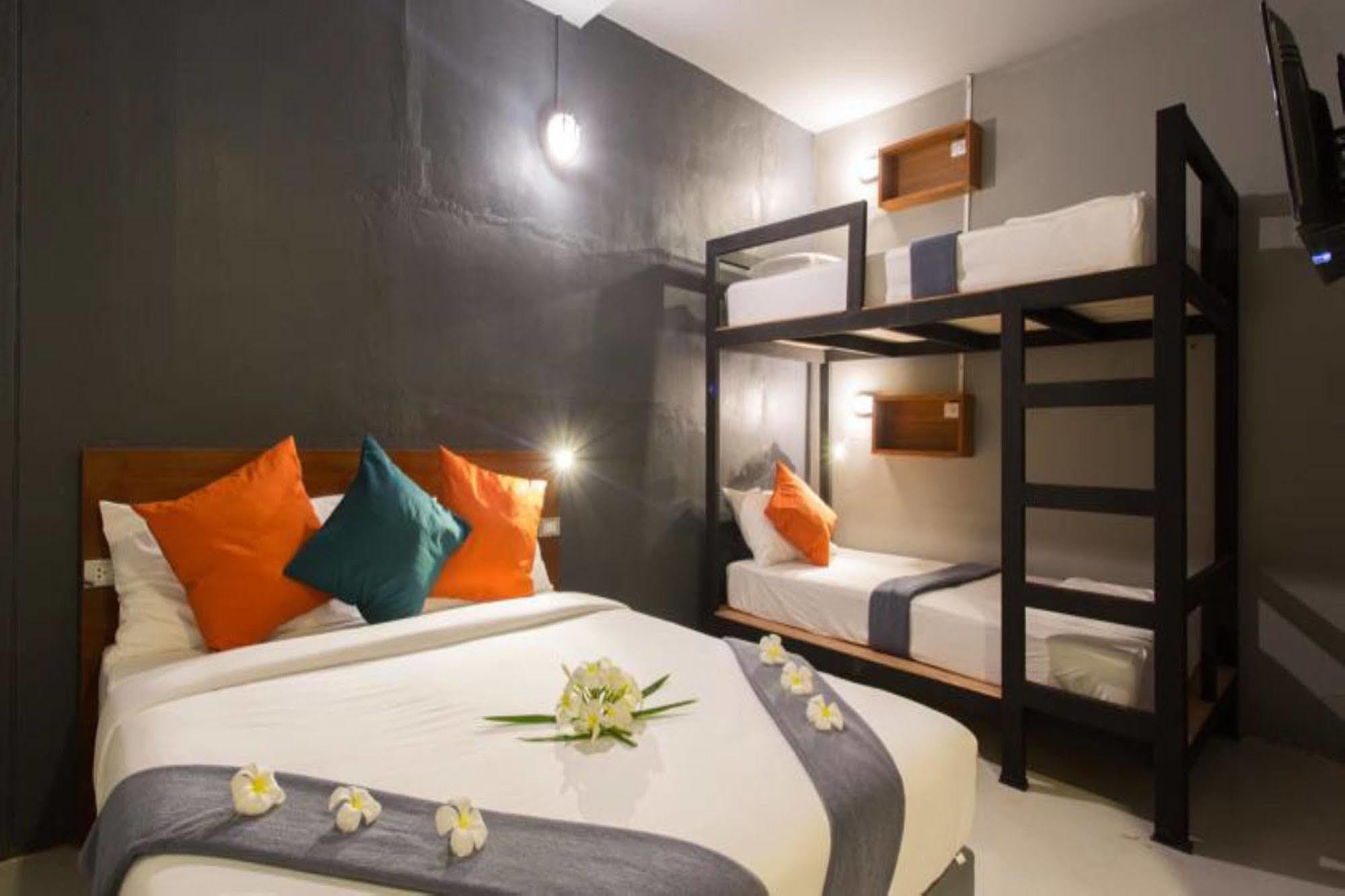 Holiday Station Hostel Krabi town Extérieur photo